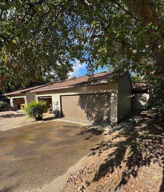 114 South Drive - Photo 1