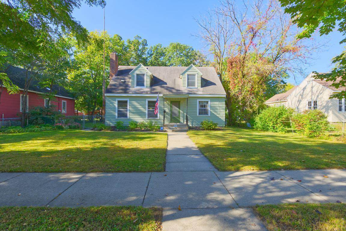 915 7th Avenue - Photo 1