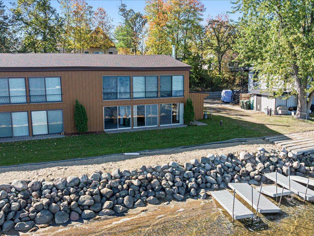 9125 Breezy Point Drive - Photo 1