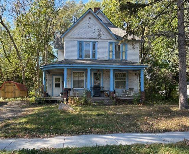 301 Center Avenue - Photo 1