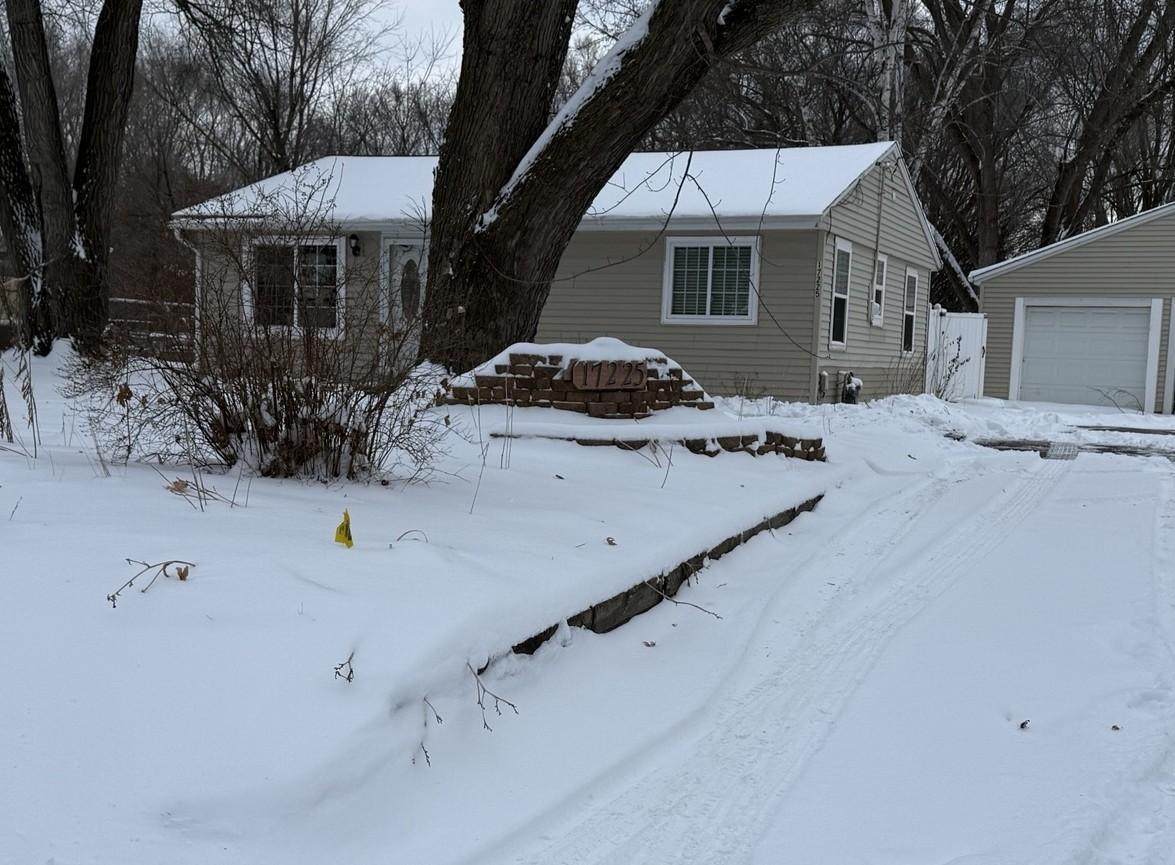 17225 11th Avenue - Photo 1