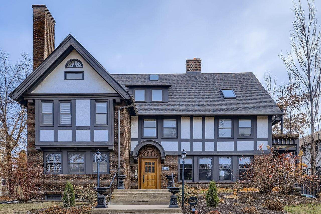 2219 Pillsbury Avenue - Photo 1