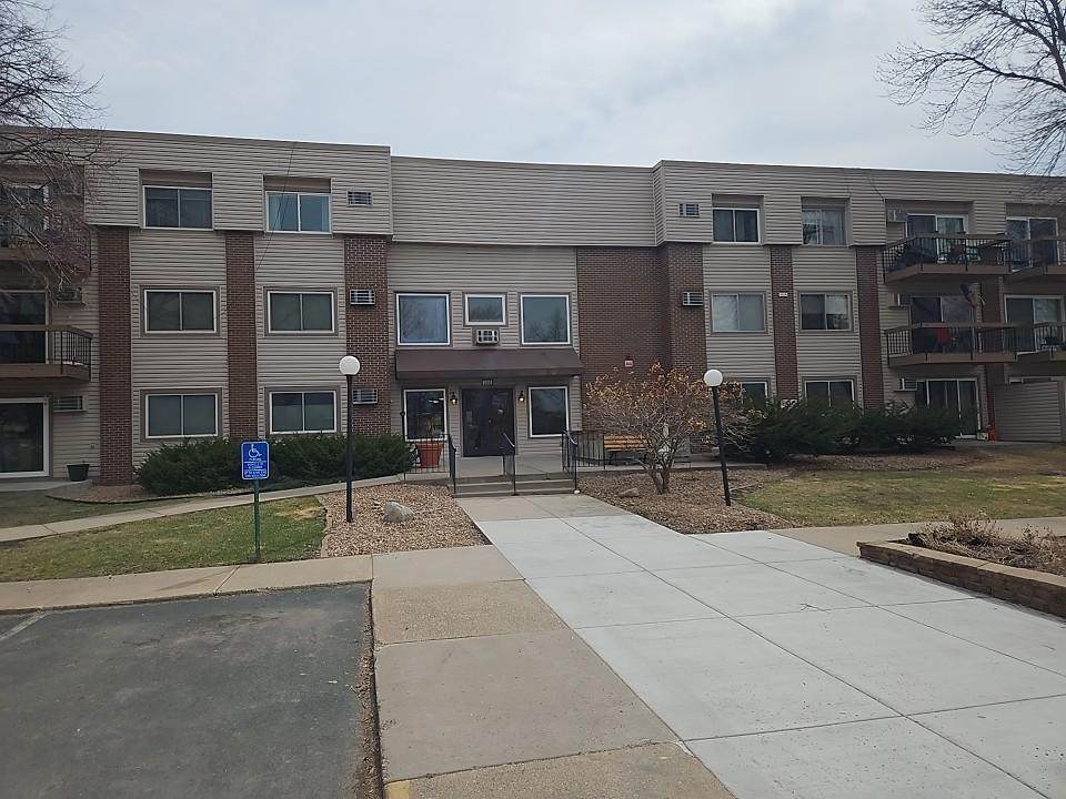 2800 Hillsboro Avenue - Photo 1