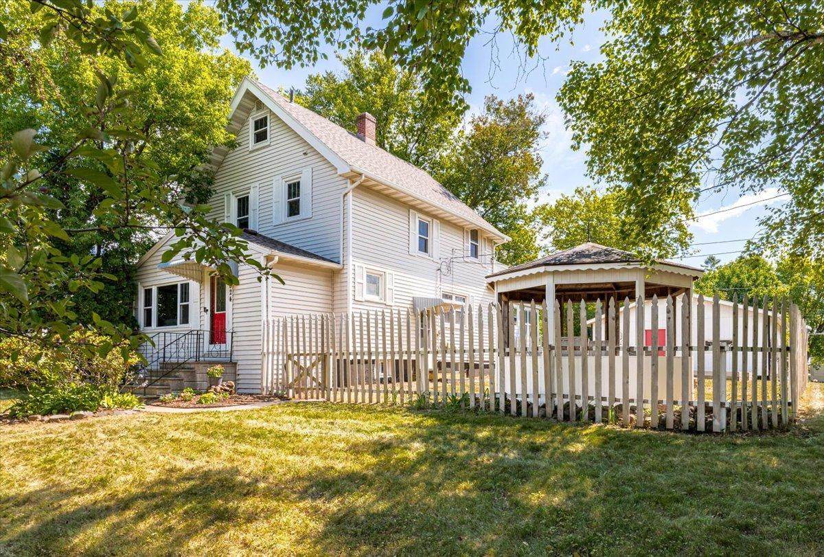 824 11th Street - Photo 1