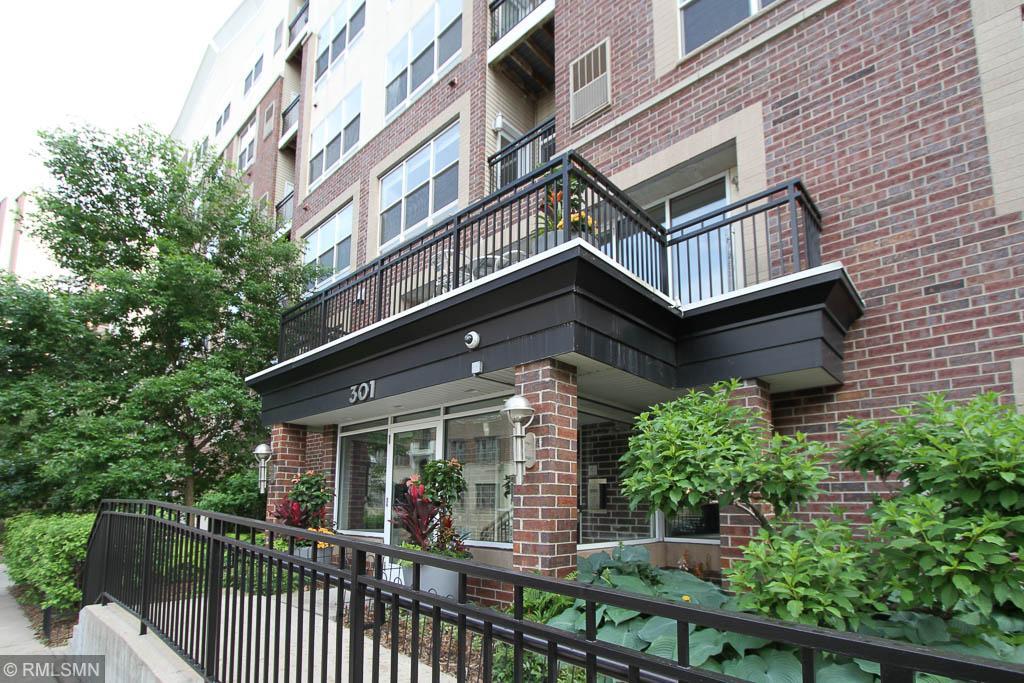 301 Oak Grove Street - Photo 1
