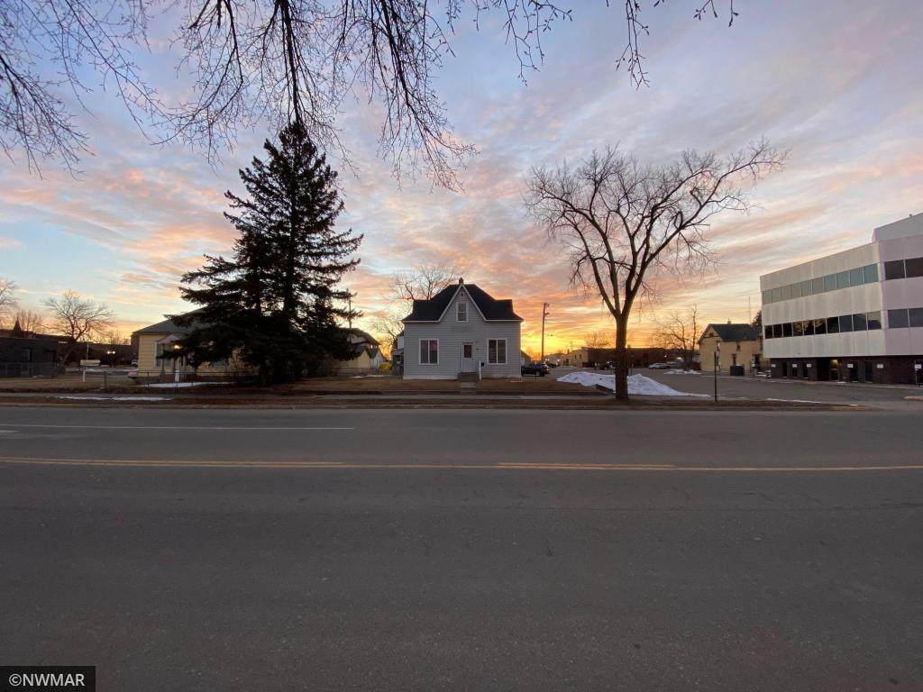 416 Irvine Avenue - Photo 1
