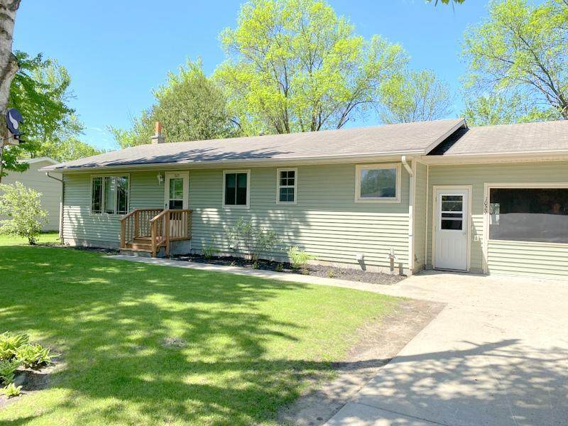 1029 10th Street - Photo 1