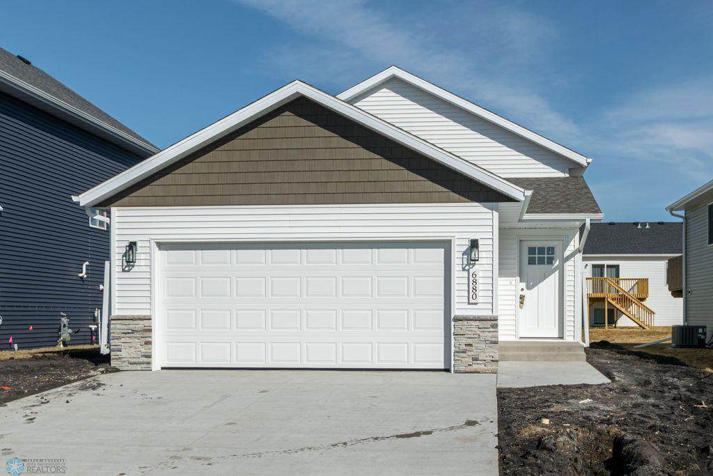 6880 Thomas Street - Photo 1