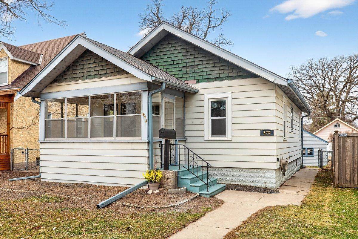 673 Hamline Avenue - Photo 1