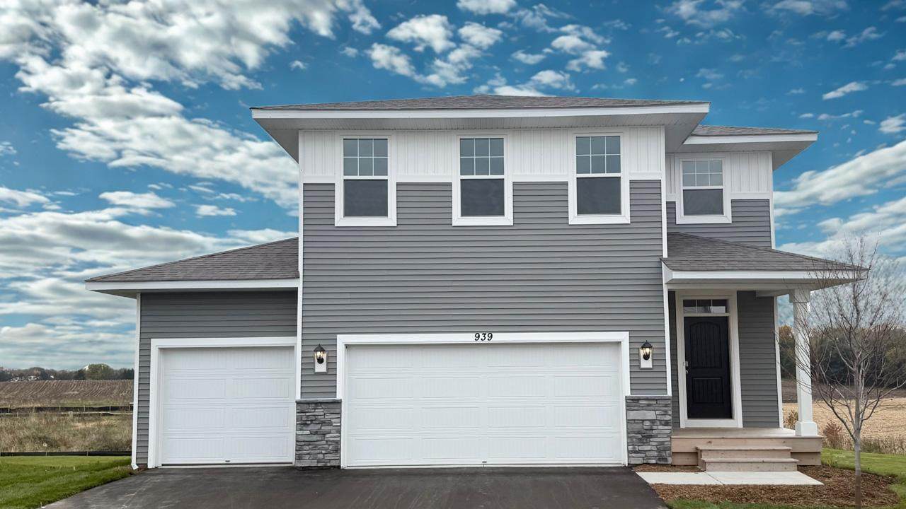 939 Redfield Circle - Photo 1