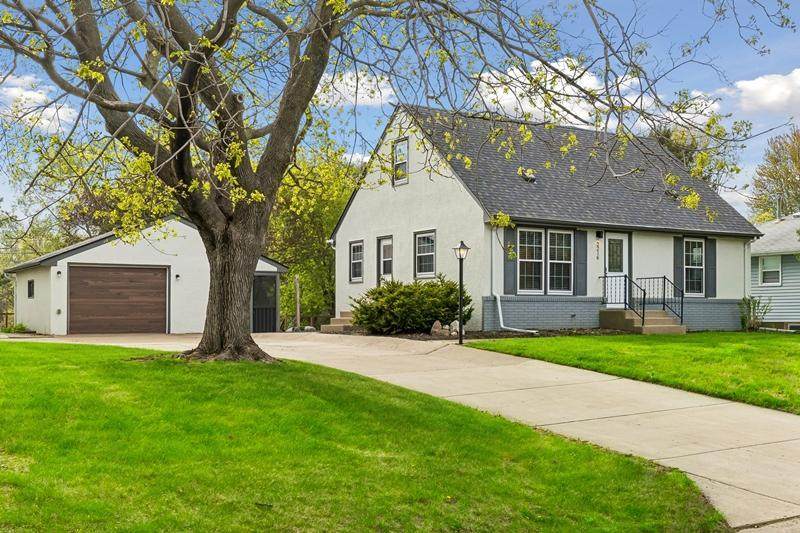 2216 Thorndale Avenue - Photo 1