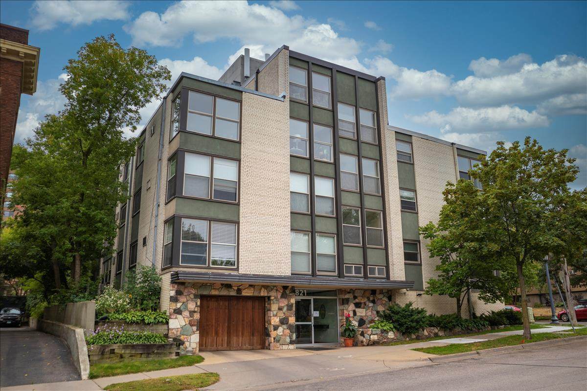 821 Douglas Avenue - Photo 1