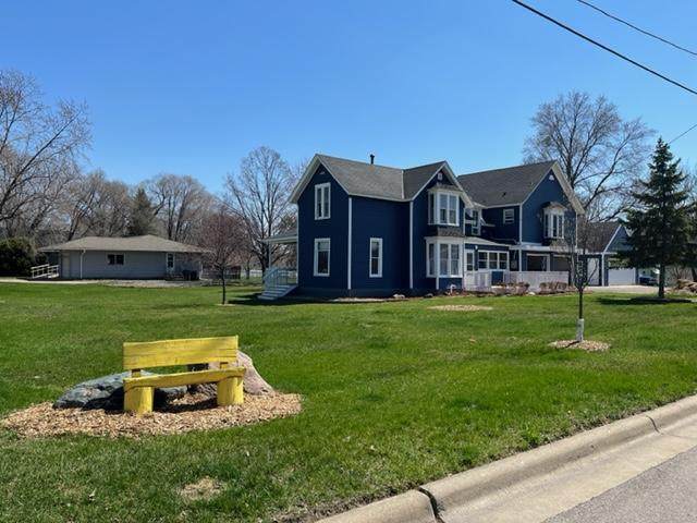 606 Broadway Street - Photo 1