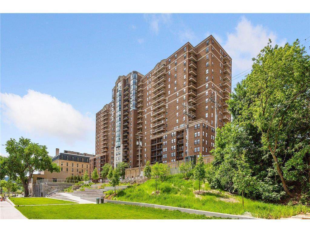 401 1st Street - Photo 1