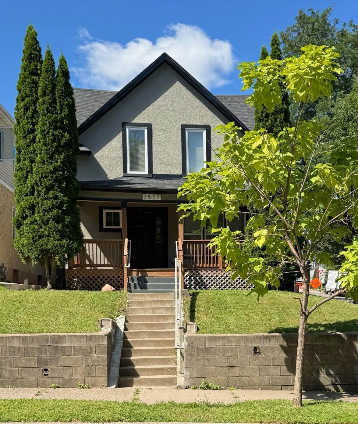 3557 Dupont Avenue - Photo 1