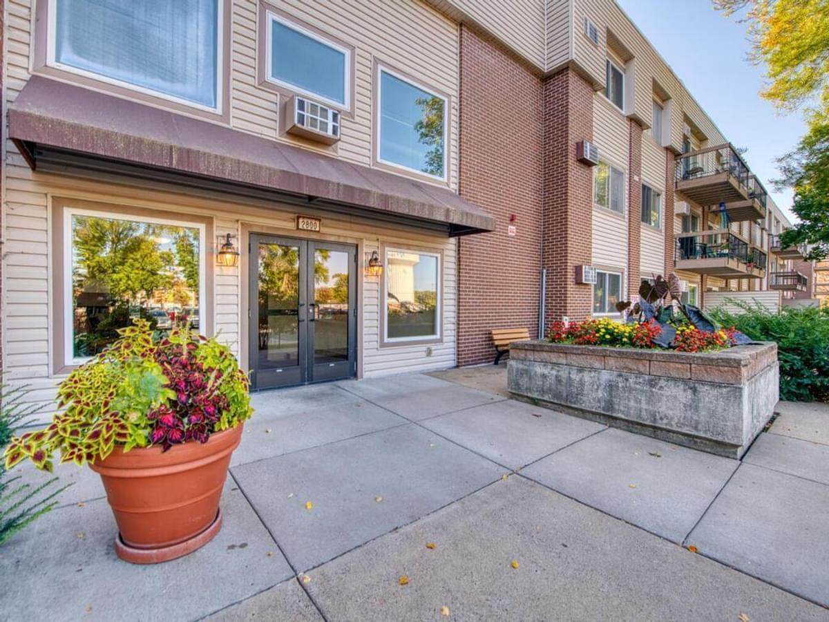 2800 Hillsboro Avenue - Photo 1