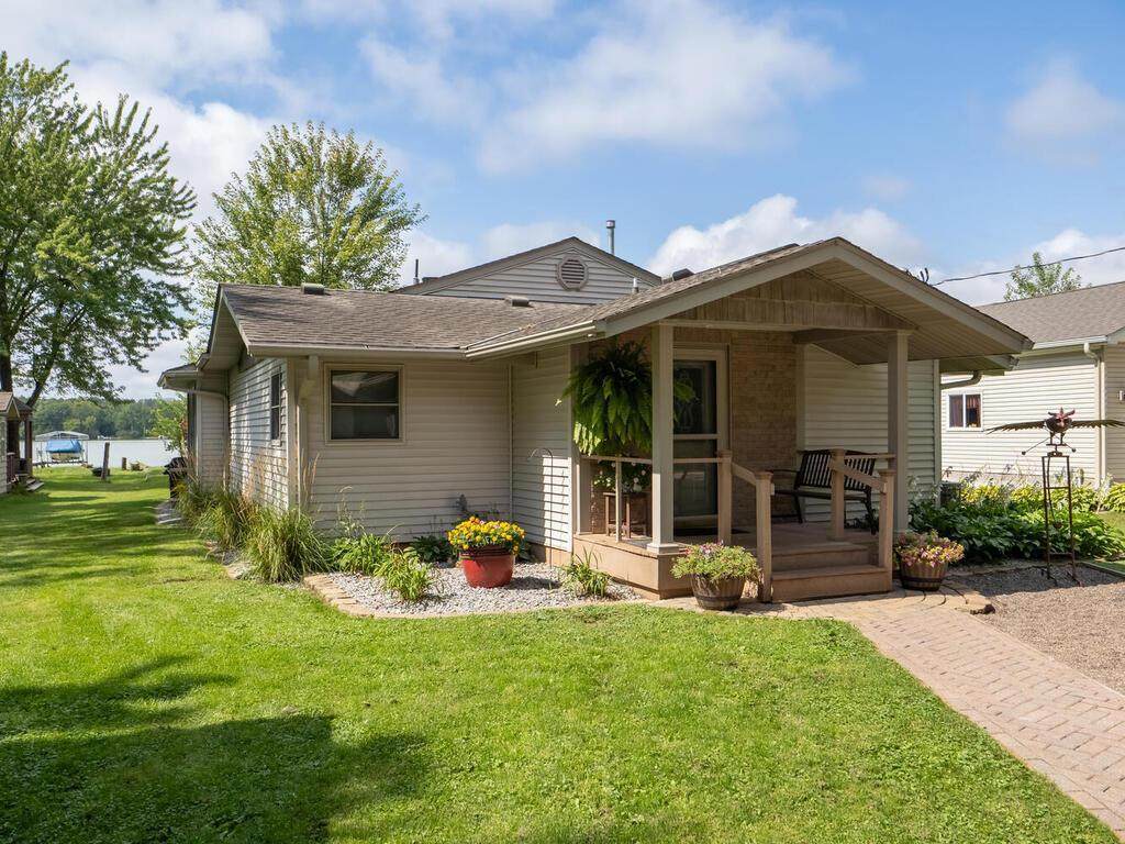 27212 Lakewood Drive - Photo 1