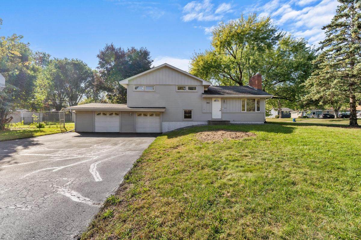 11000 Queen Avenue - Photo 1