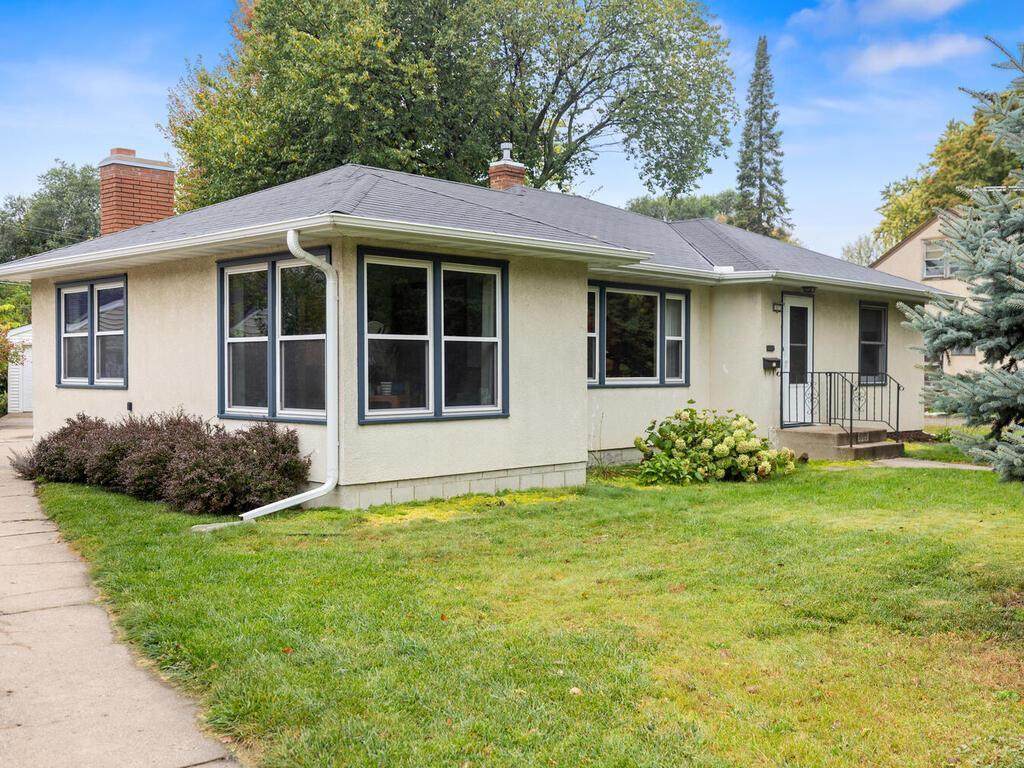 1075 Saint Paul Avenue - Photo 1