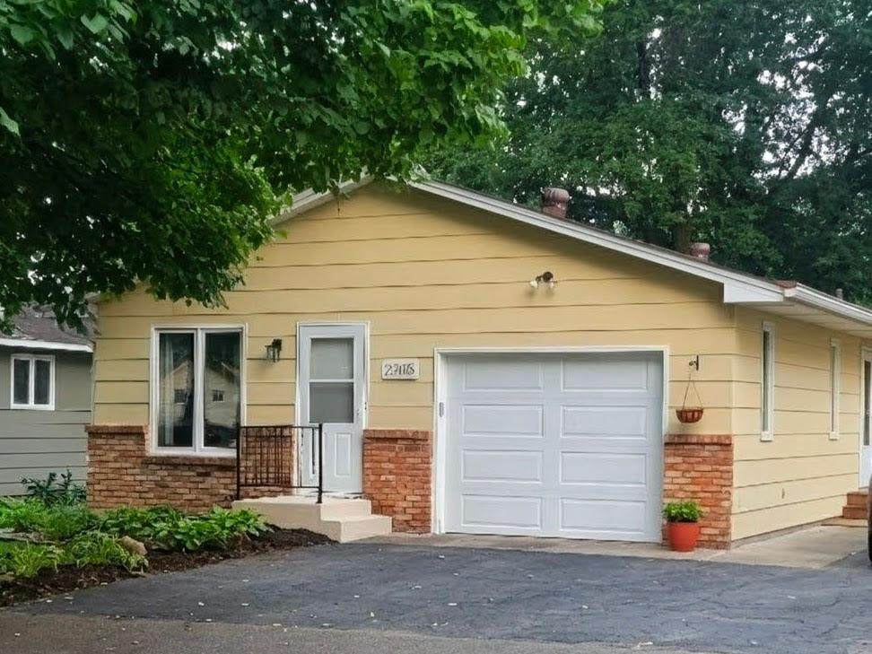 2705 Larch Lane - Photo 1
