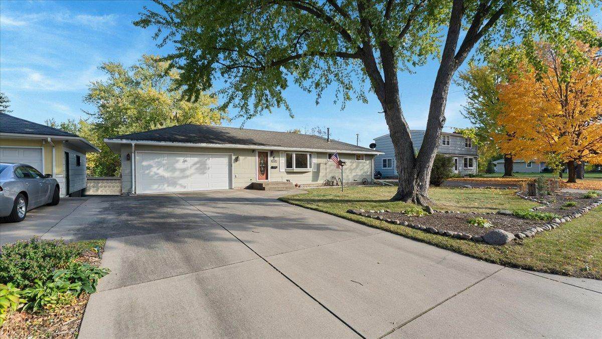 9149 Queen Avenue - Photo 1