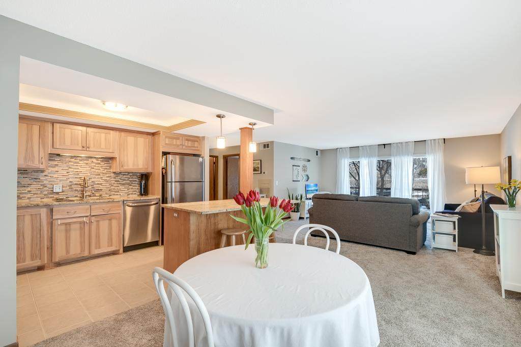 2885 Knox Avenue - Photo 1