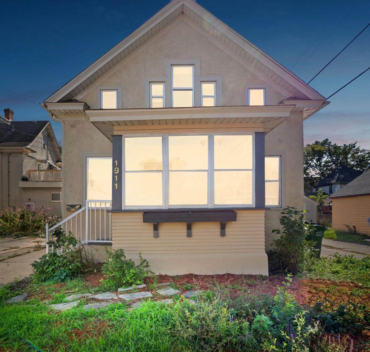 1911 35th Street - Photo 1