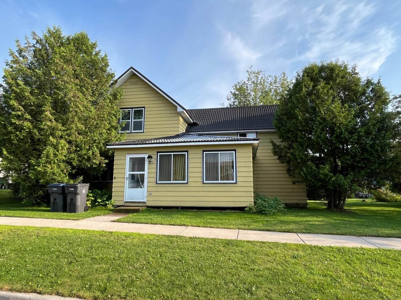 647 Main St - Photo 1