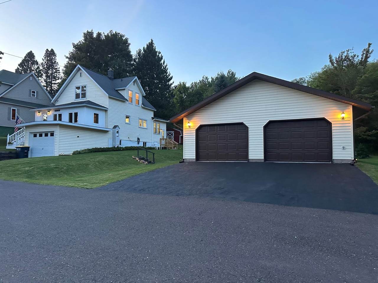 240 Ash St E - Photo 1
