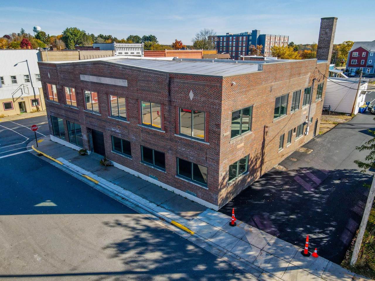 419 Main St W - Photo 1