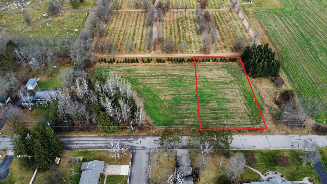 304 8TH AVE E - Photo 1
