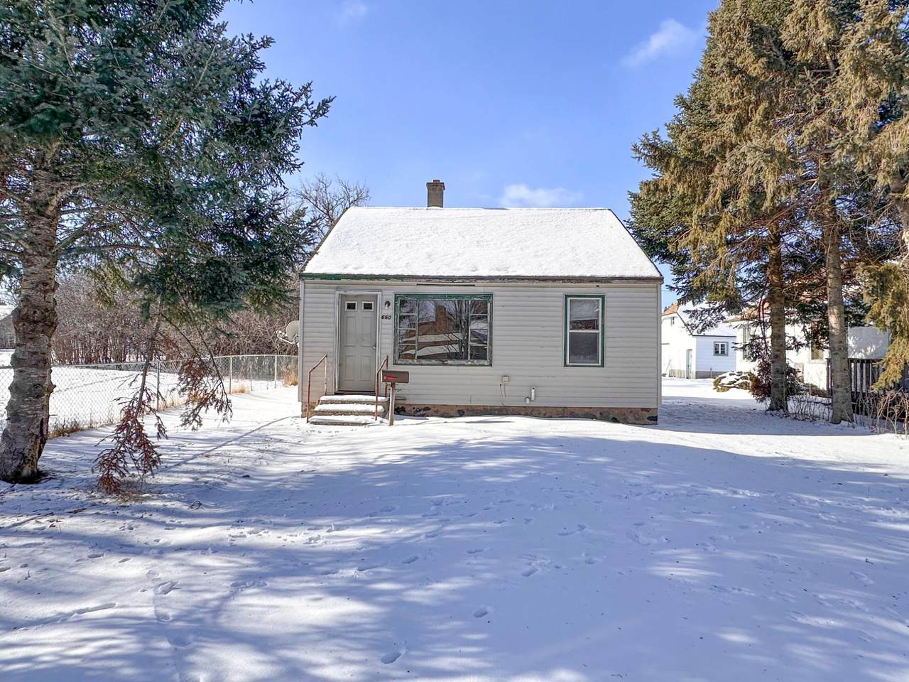 660 8TH AVE S - Photo 1