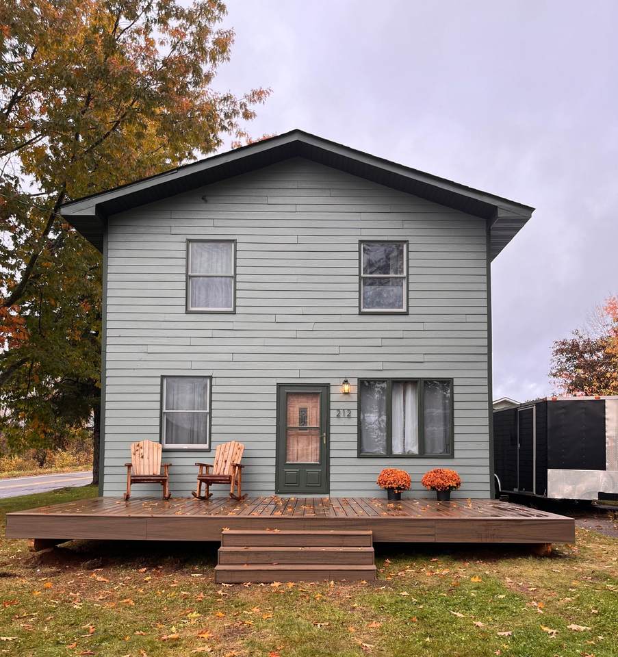 212 4TH ST E - Photo 1