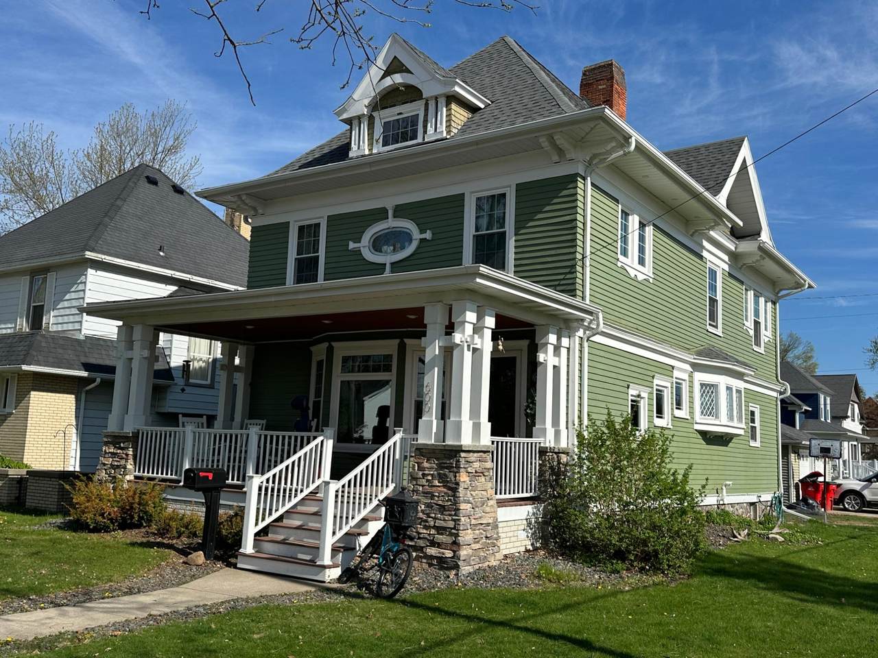 600 1ST AVE - Photo 1