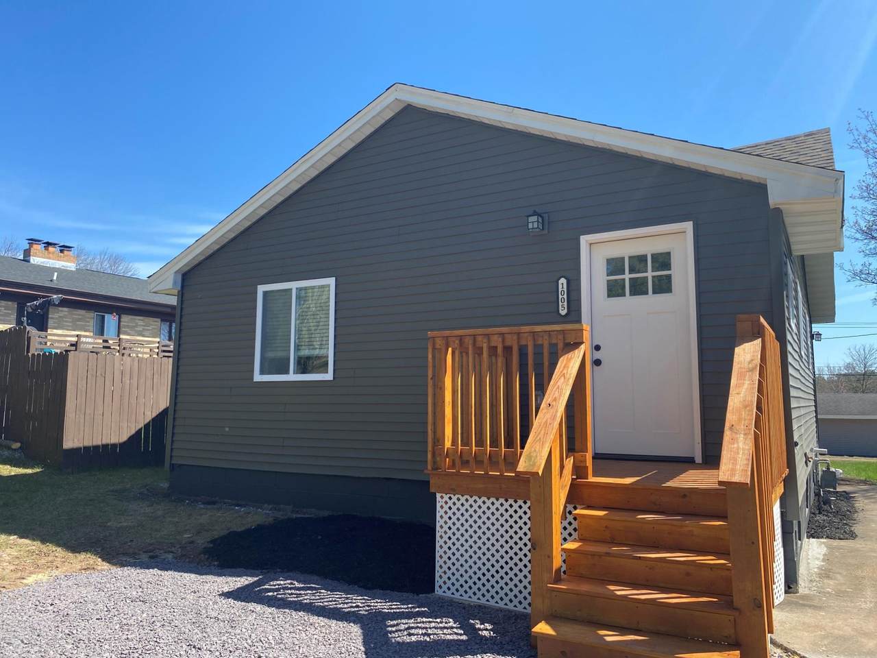 1005 Brown St W - Photo 1