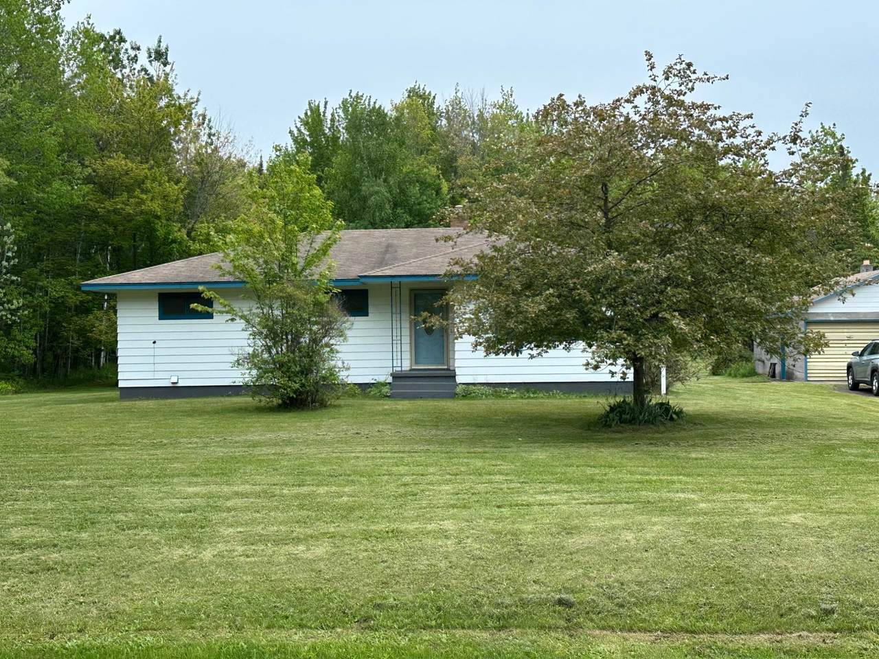708 Paul Bunyan Ave - Photo 1