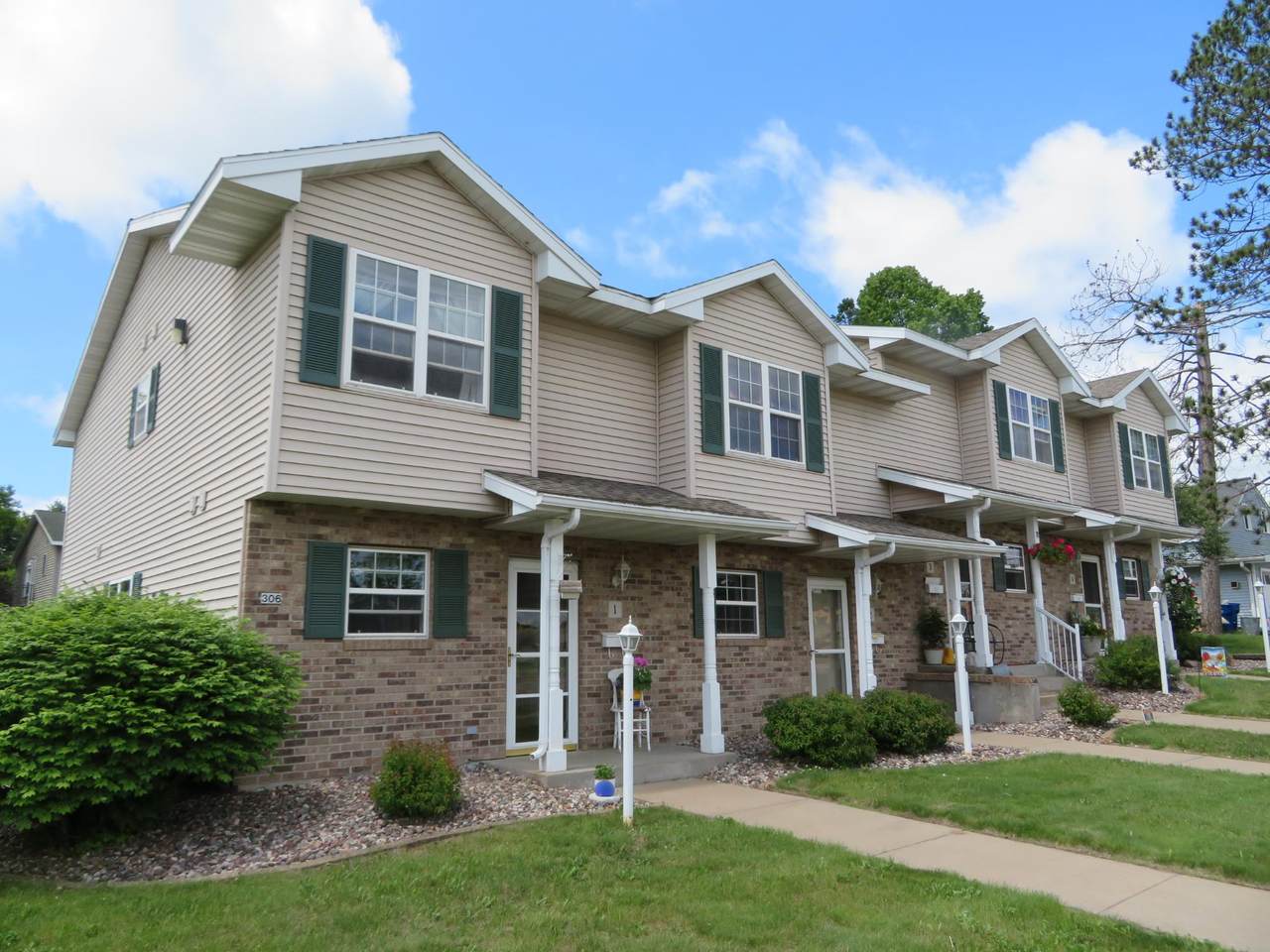 306 Sales St - Photo 1