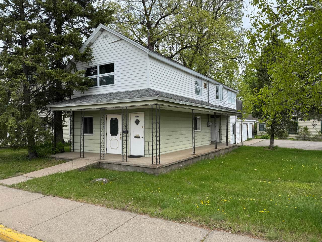 506 Brown St N - Photo 1