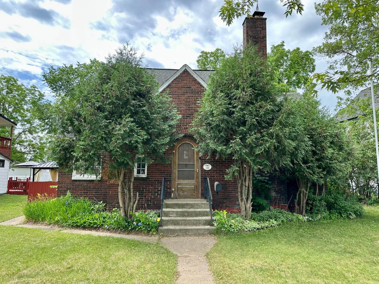 116 Somo Ave E - Photo 1