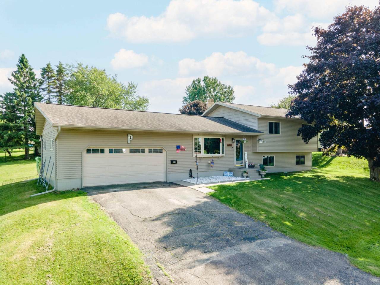 604 Cherry St - Photo 1