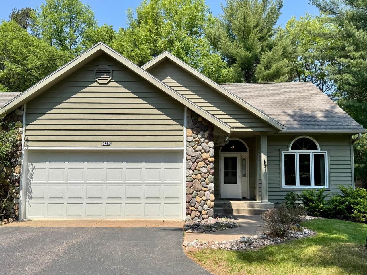 9782 White Pine Ln - Photo 1
