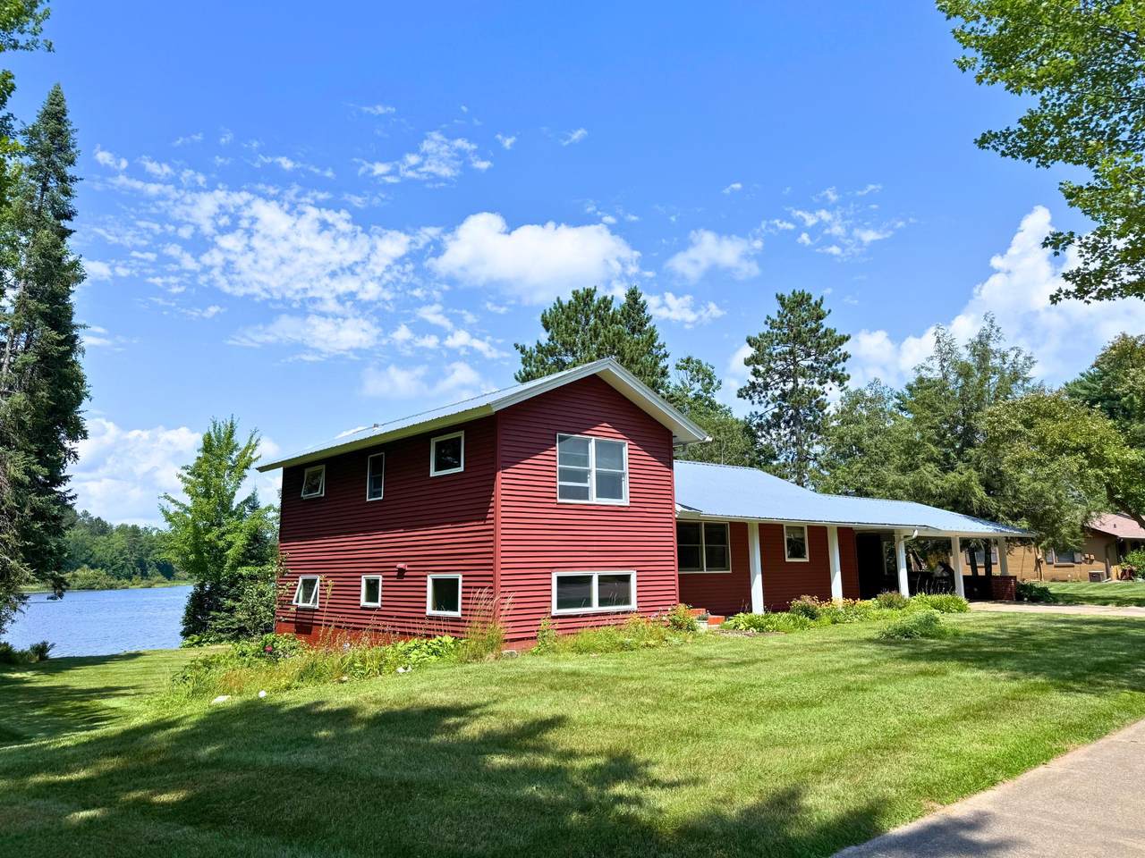 945 King Rd E - Photo 1