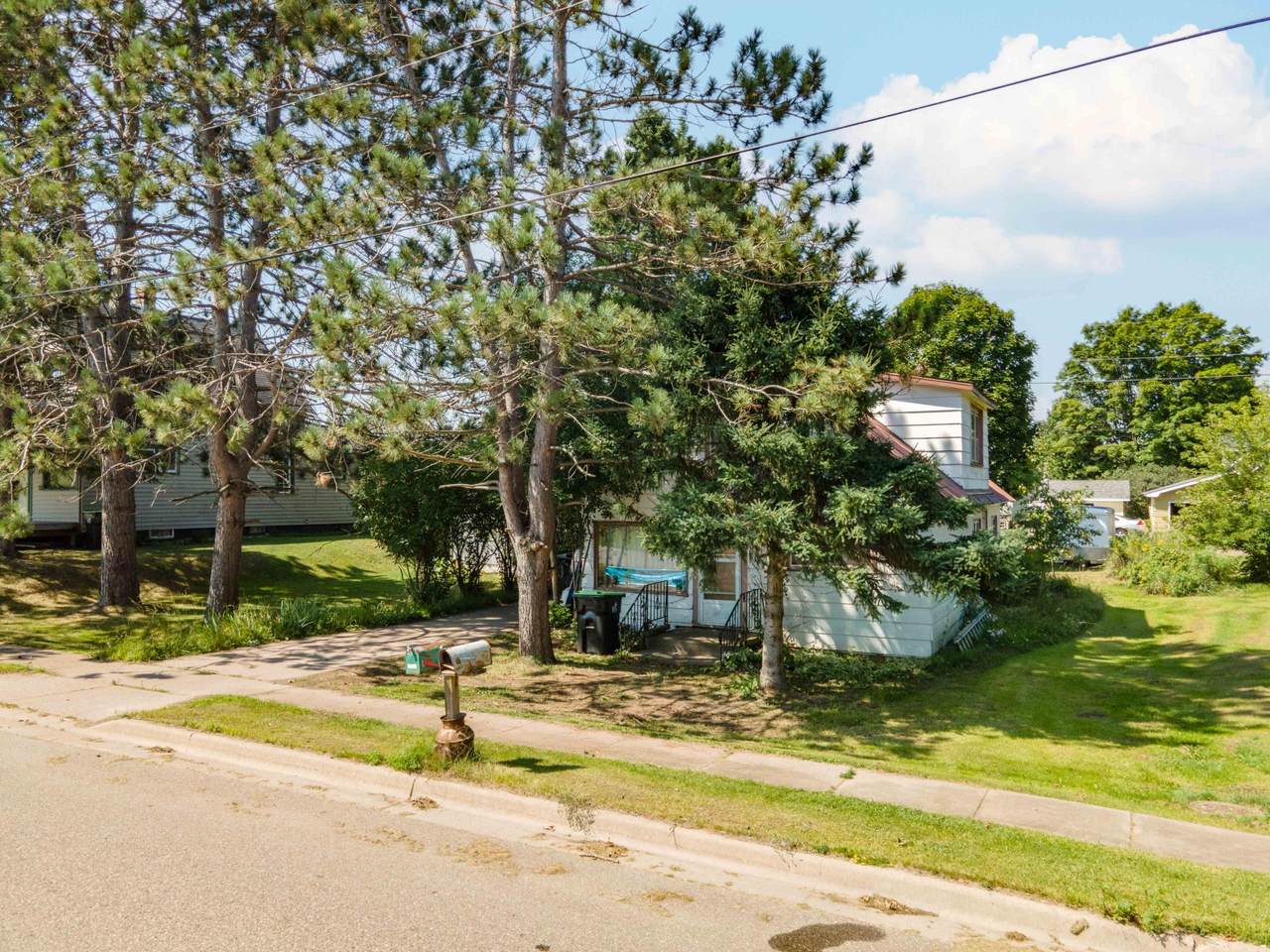 1113 River Ave N - Photo 1