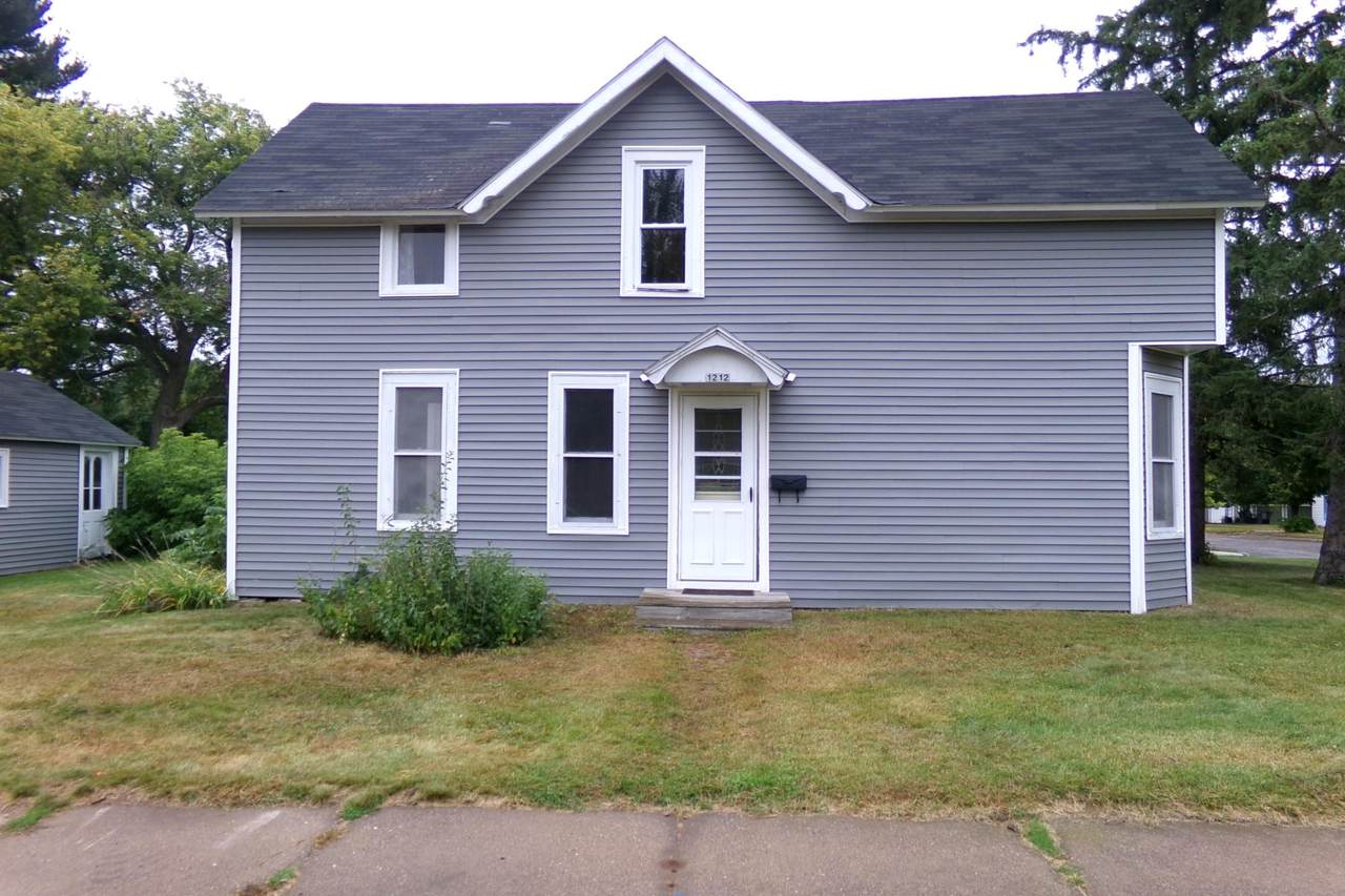 1212 9TH ST E - Photo 1