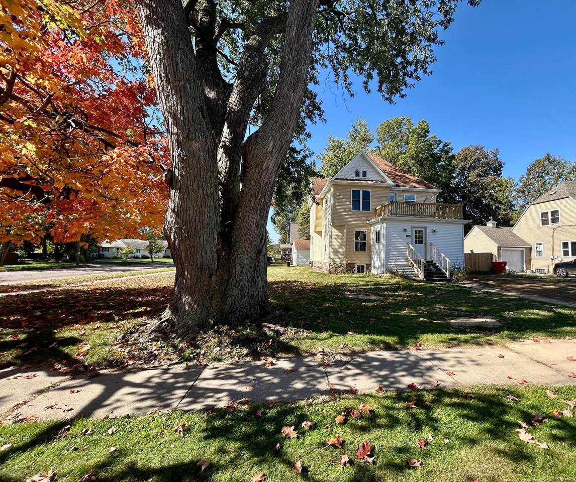 1104 Arctic St - Photo 1