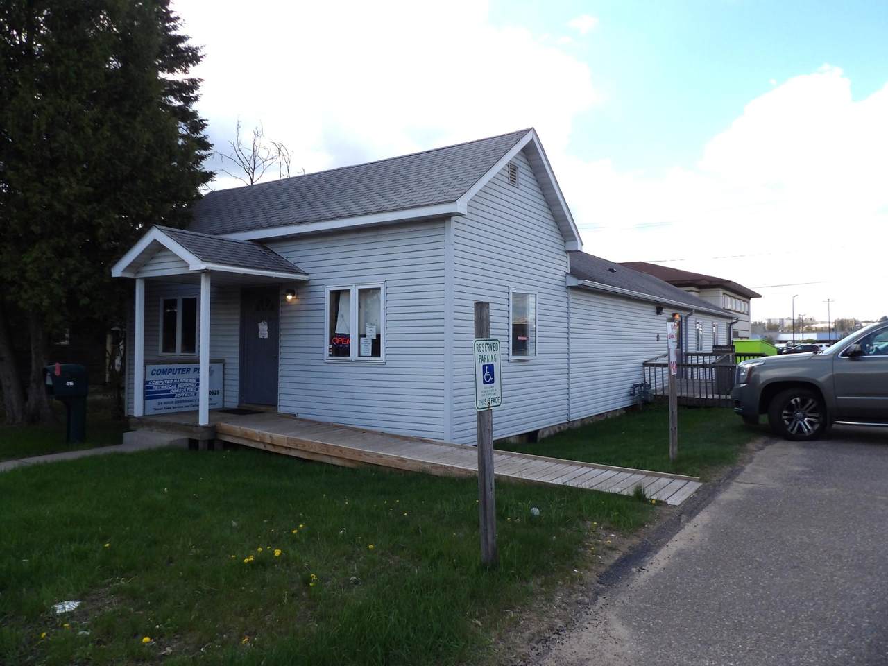 416 Pelham St S - Photo 1