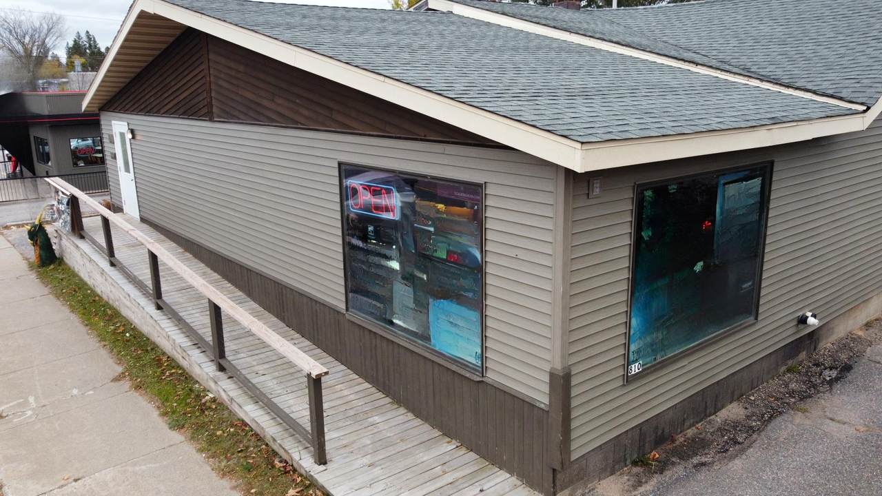 810 Lincoln St - Photo 1