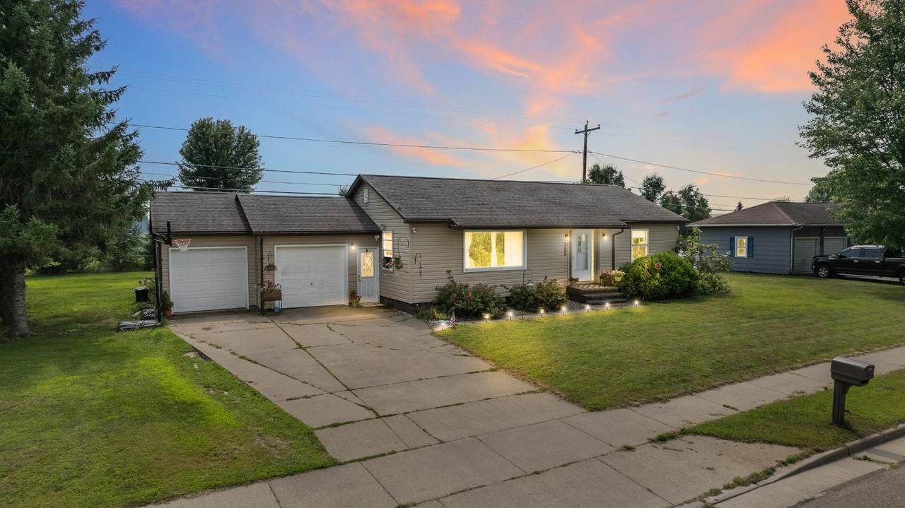 2605 Main St W - Photo 1