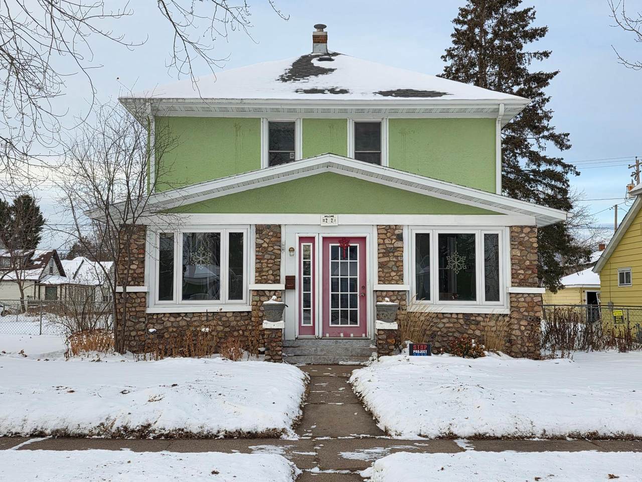 22 Lincoln Ave W - Photo 1