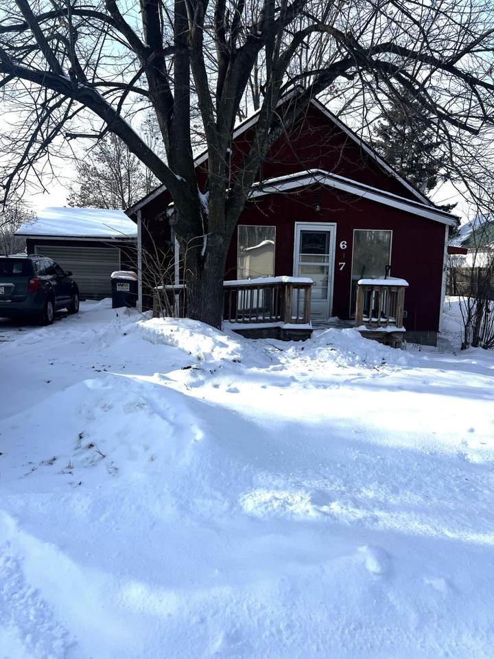 647 Lake St - Photo 1